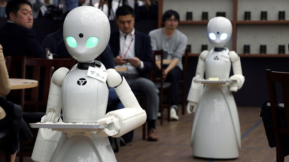 Un café con robots apuesta por la inclusión de los empleados en Tokio