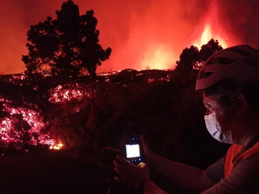 La lava del volcán de La Palma avanza a 700 metros por hora