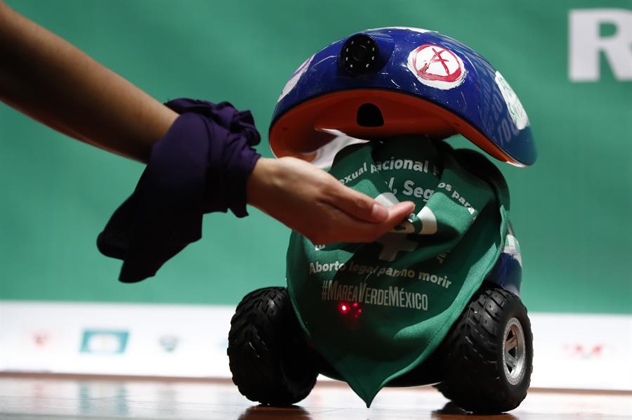 Mujeres mexicanas usan un robot para burlar la prohibición del aborto