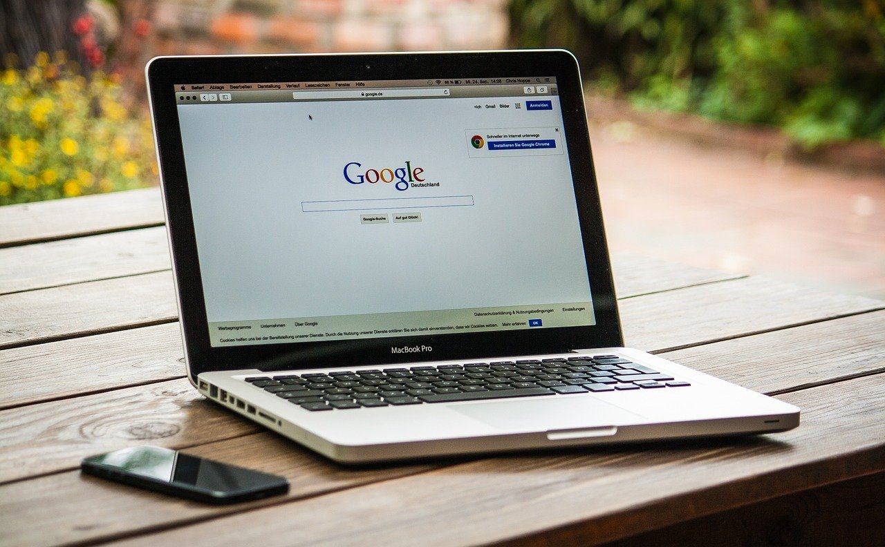 Google mejora herramientas para combinar trabajo a distancia y presencial en empresas
