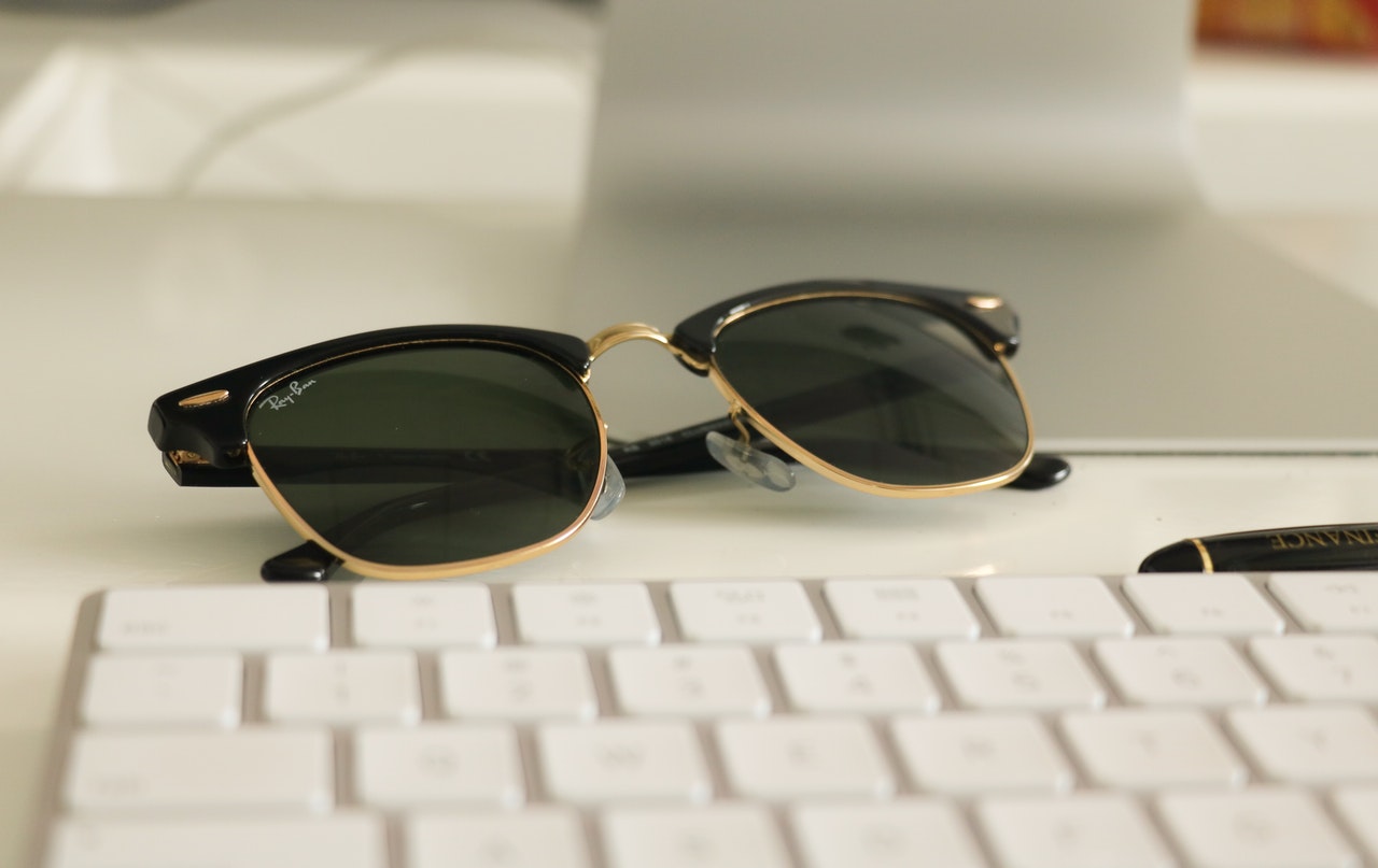 Facebook y Ray-Ban sacan gafas inteligentes pero sin realidad aumentada