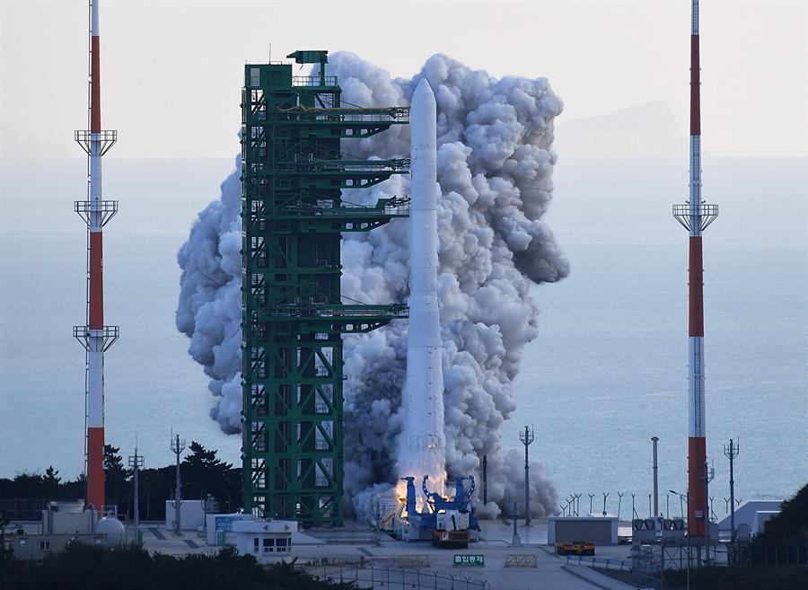 Corea del Sur lanza su primer cohete espacial propio pero su misión fracasa