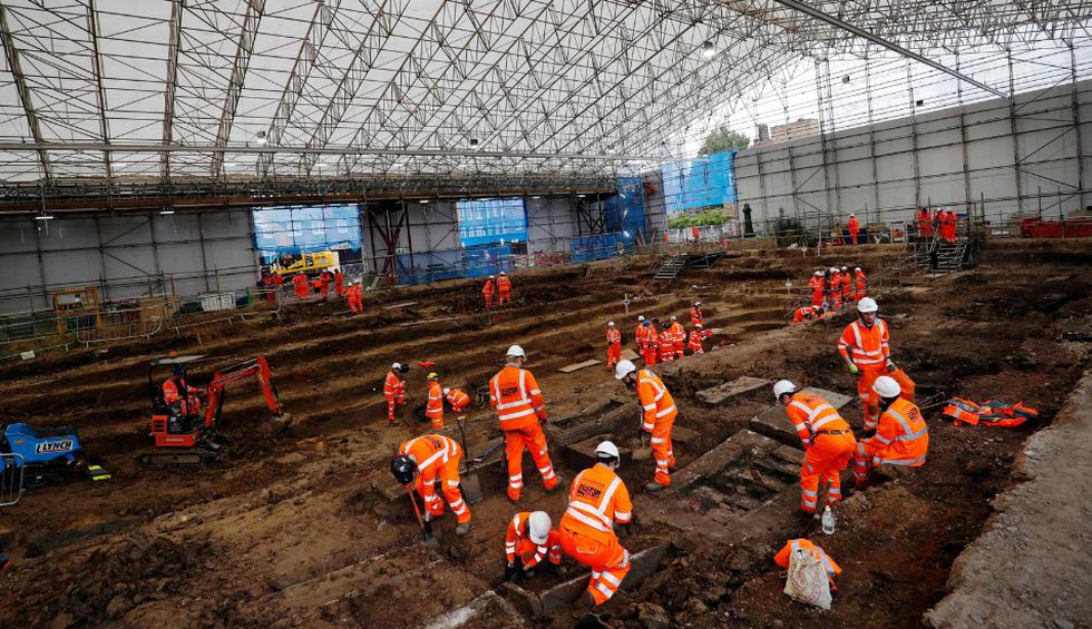 Aparecen estatuas y otros objetos romanos en obras de líneas ferroviaria en Inglaterra