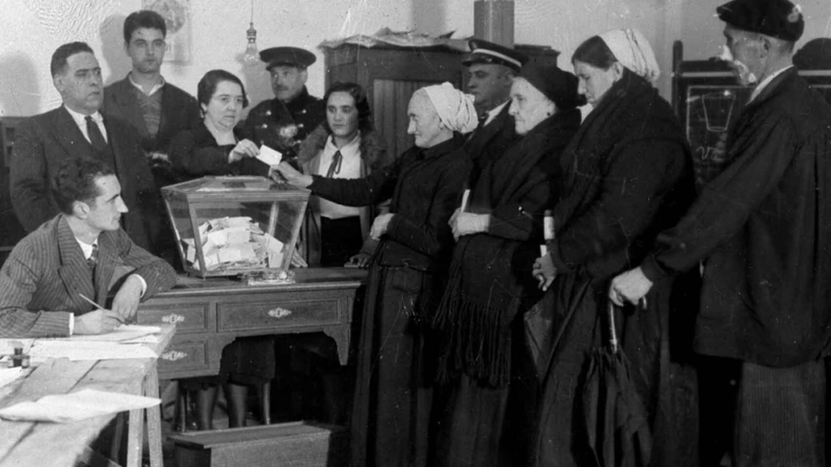 Clara Campoamor, la española que hace 90 años consiguió el voto femenino