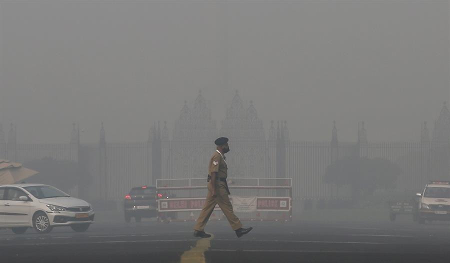 Delhi ordena teletrabajo y el cierre de escuelas frente a la contaminación