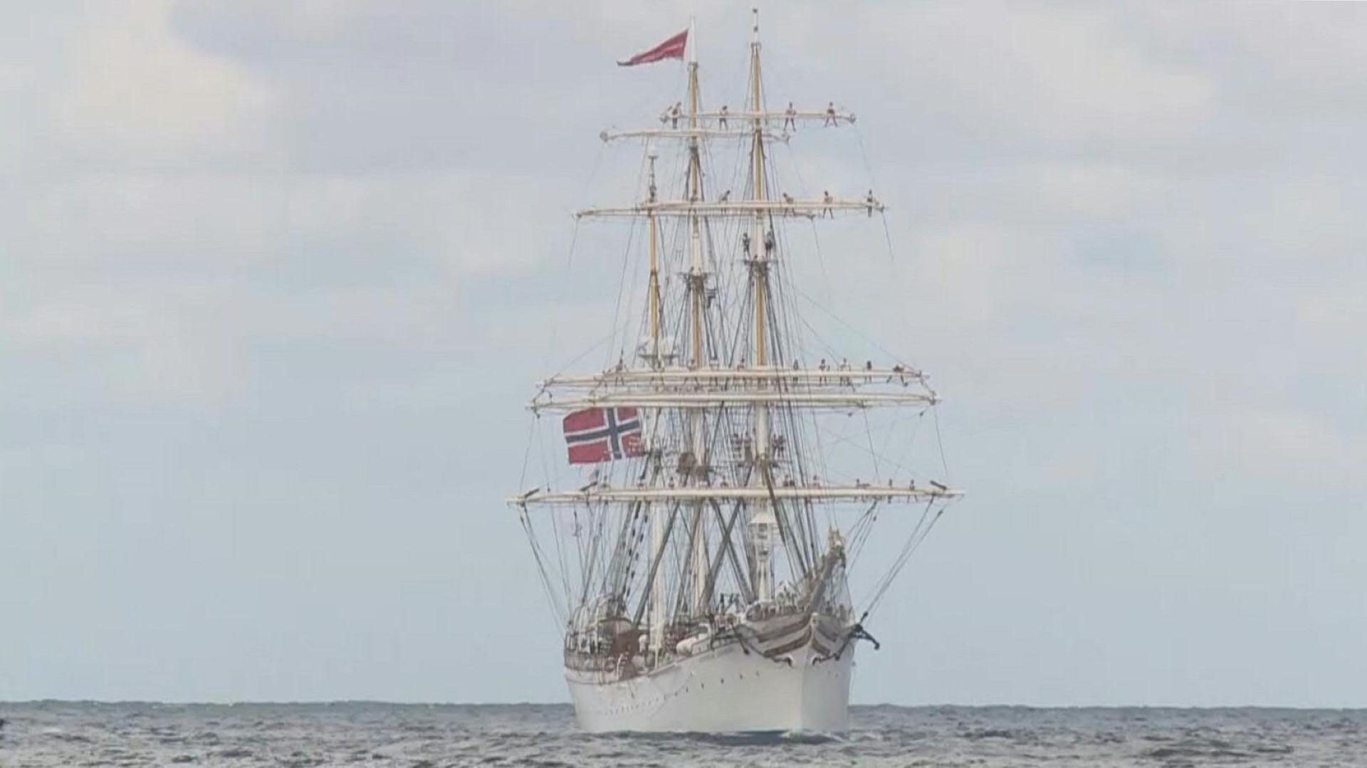 Velero noruego llega a La Habana en misión ambientalista por los océanos