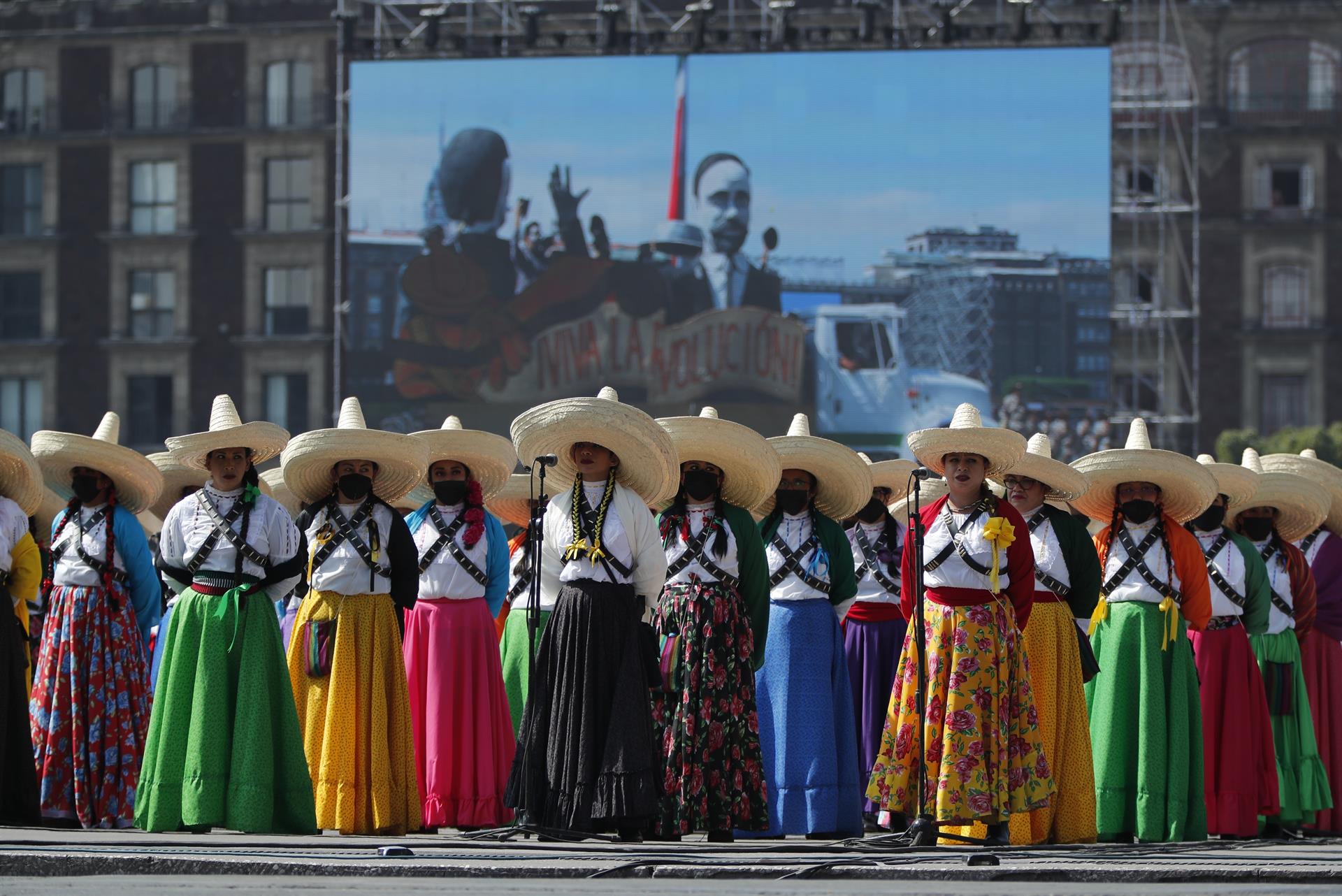 México conmemora su Revolución con un acto masivo