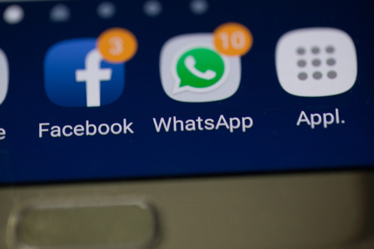 Usuarios de Facebook, WhatsApp e Instagram reportan fallas