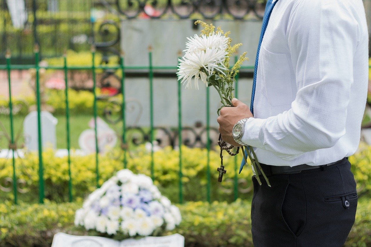 La pandemia hace de la muerte un acontecimiento todavía más trágico