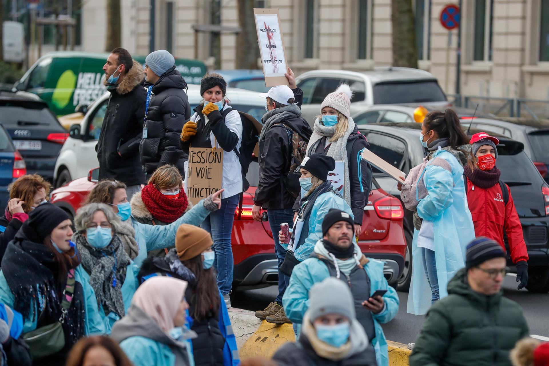 Personal sanitario de Bruselas se manifiesta para exigir mejores condiciones