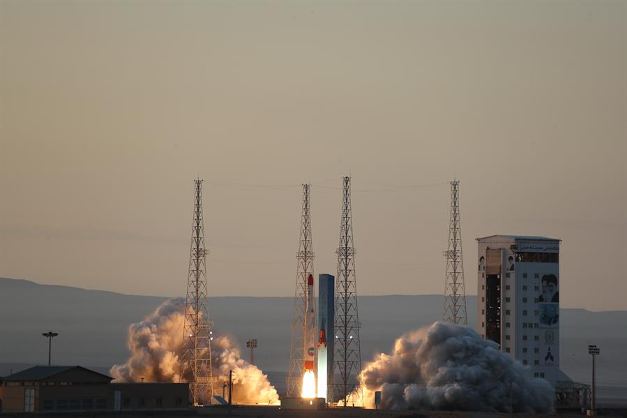 Irán anuncia el lanzamiento de un cohete espacial con aparatos de investigación