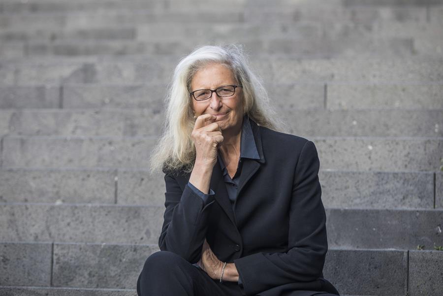 La fotógrafa Annie Leibovitz radiografía su relación con la moda en un libro