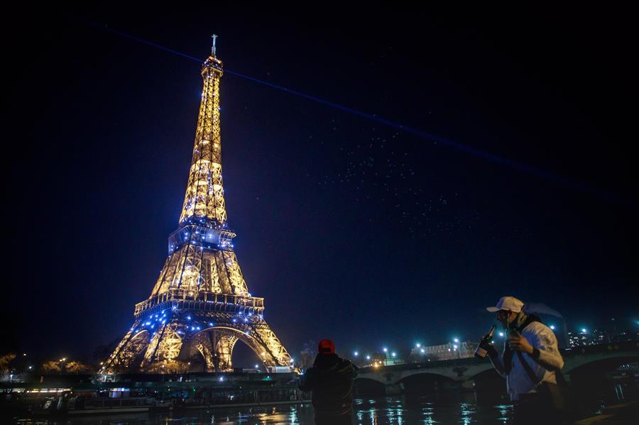 Francia prohíbe concentraciones en Nochevieja y acelera las dosis de refuerzo