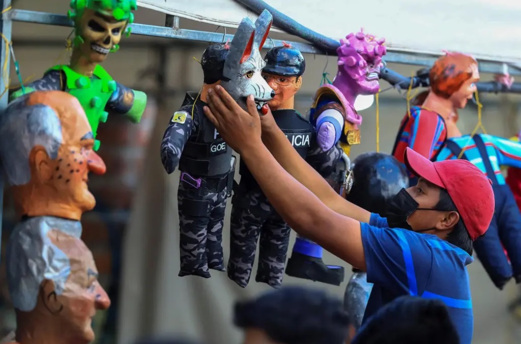 Vuelve a las calles de Ecuador la tradición de los «años viejos» para despedir el 2021