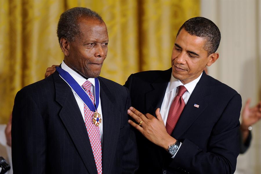 Muere Sidney Poitier, el primer actor negro en ganar un premio Oscar como protagonista