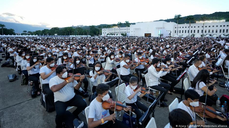 Venezuela rompe nuevo récord Guinness con la orquesta más grande del mundo