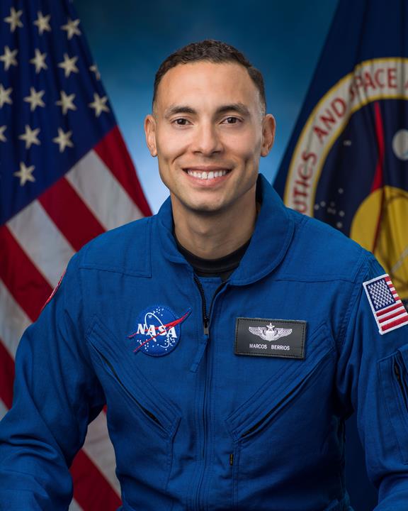 Marcos Berríos, candidato a astronauta de NASA, subraya los valores hispanos