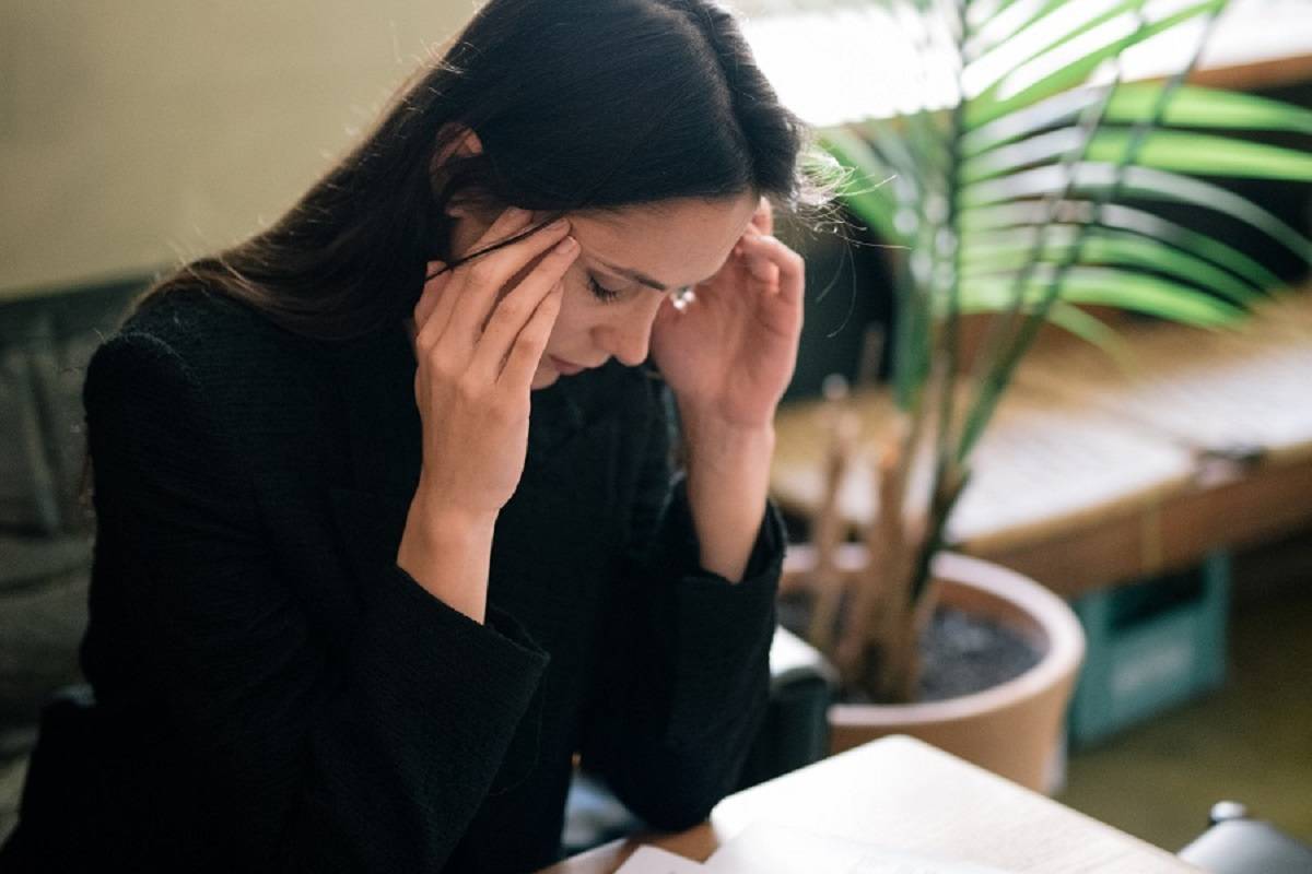 Las mujeres presentan más síntomas postcovid a largo plazo que los hombres