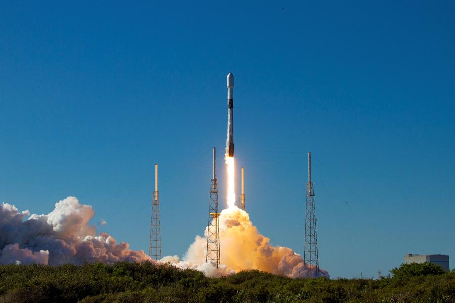 Cohete de SpaceX despega desde Cabo Cañaveral con satélites españoles a bordo