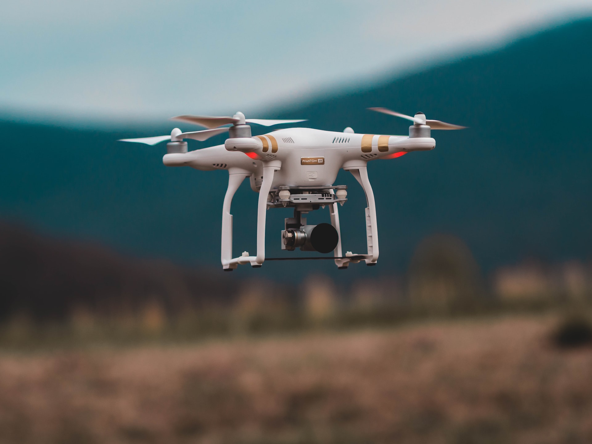 Un dron salva una vida al entregar un desfibrilador en 4 minutos