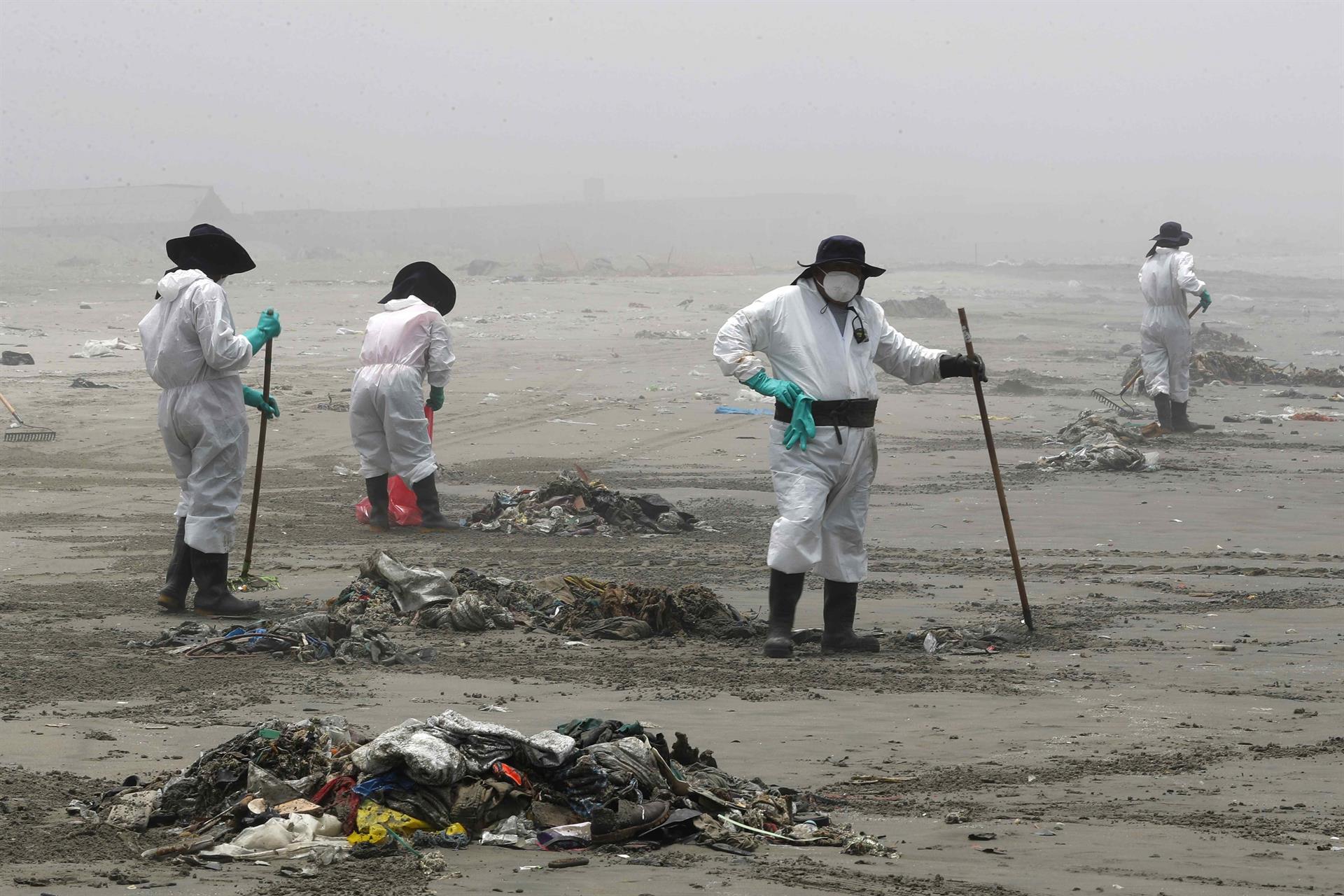 El desastre ecológico se esconde en el fondo del mar peruano tras el derrame