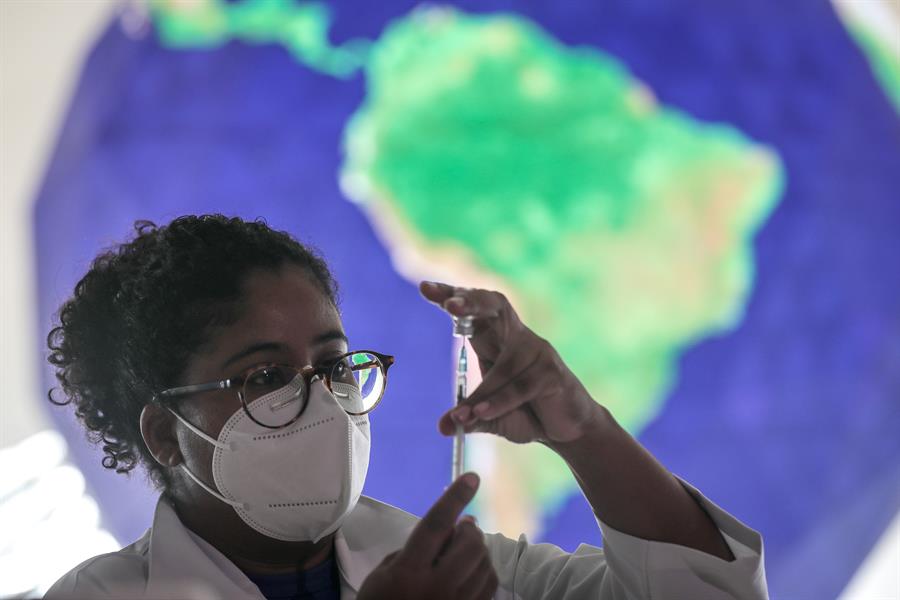 El 87 % de médicos en Brasil se contagió de covid en los últimos dos meses