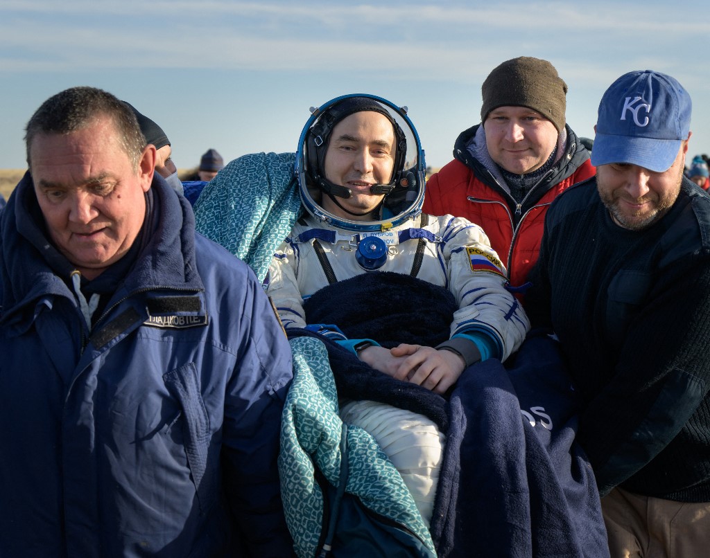 Rusia trae a Tierra a dos cosmonautas rusos y a un astronauta estadounidense