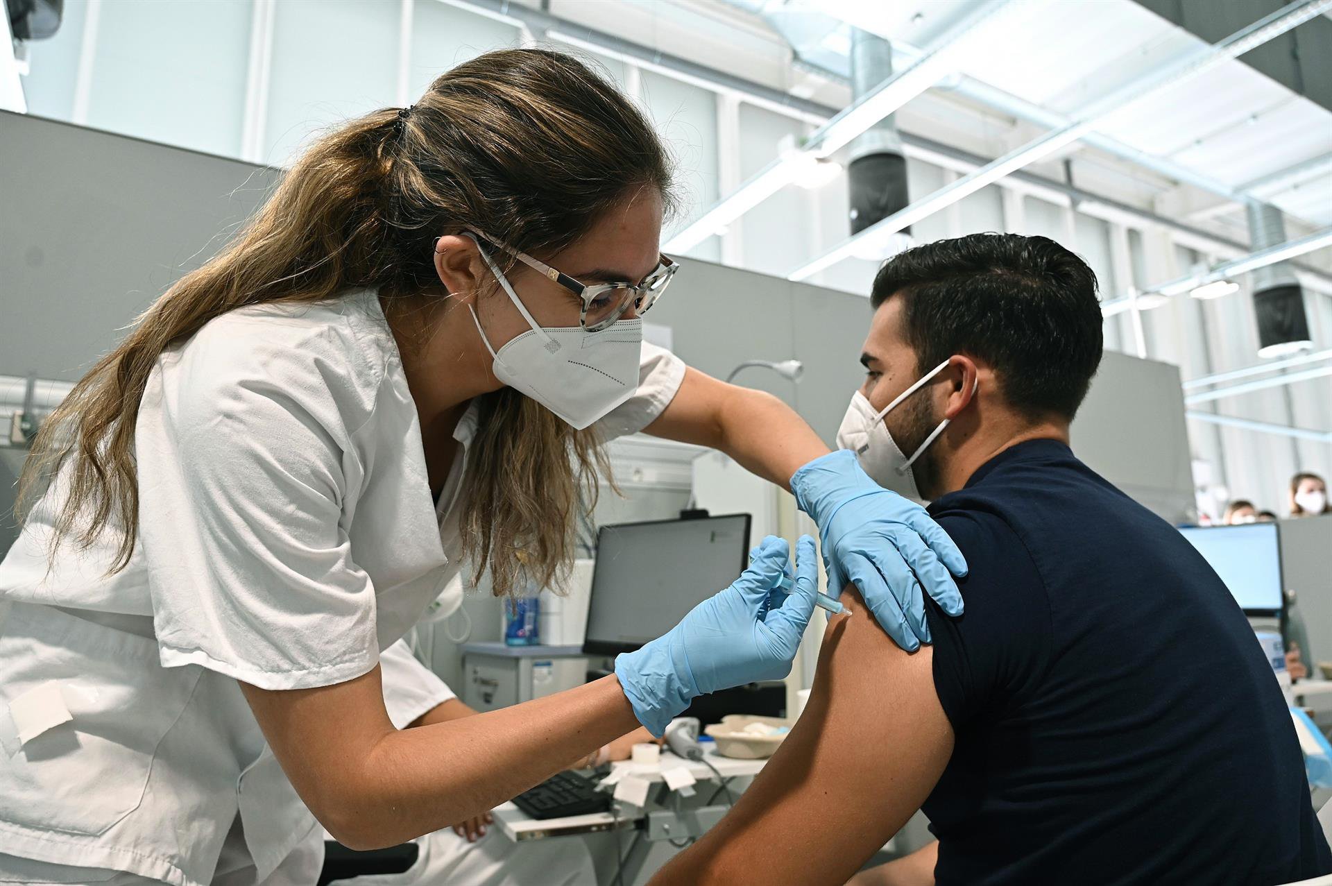 En universidad colombiana realizan jornadas de donación de sangre y vacunación