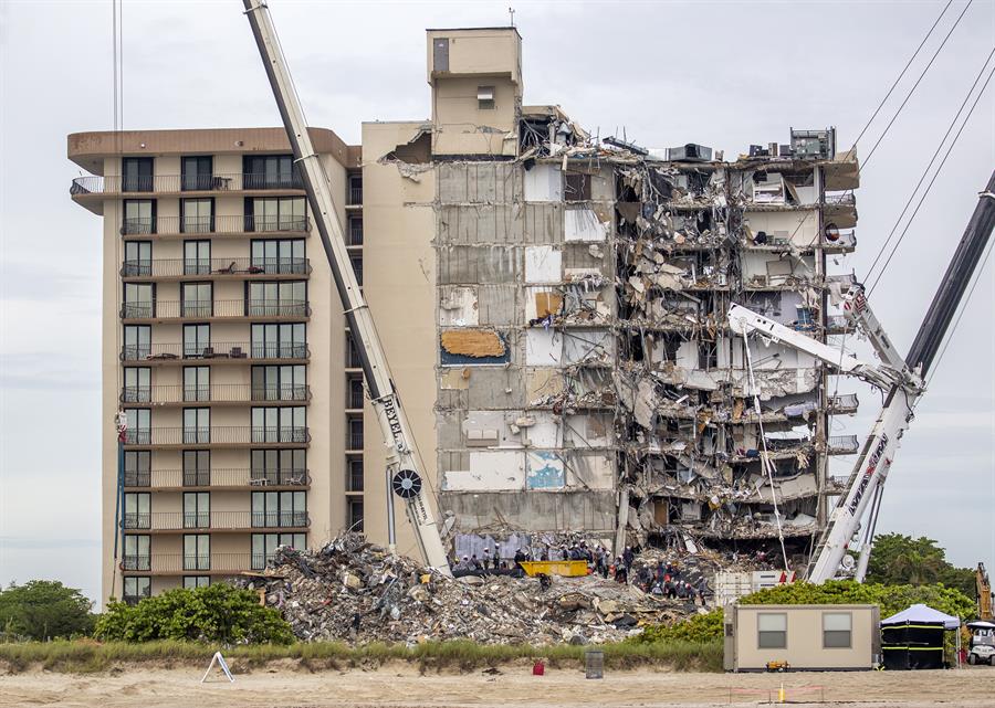 Inician la demolición del histórico hotel Deauville de Miami Beach