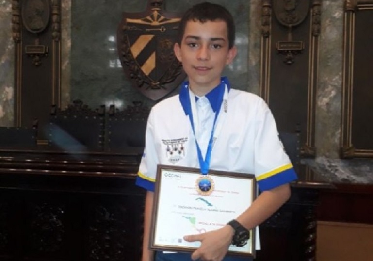 Hondureño gana medalla de oro en Olimpiada Iberoamericana de Física