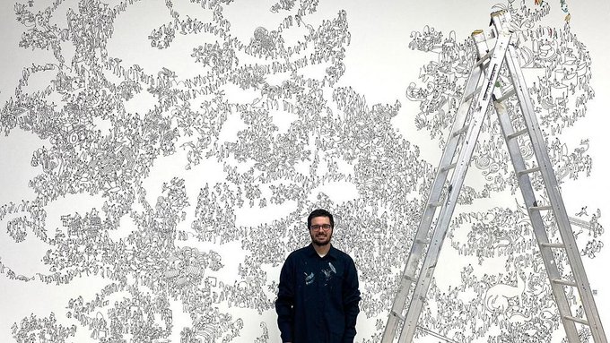 El artista Carlos Peñalver realiza un mural inspirado en la salud mental