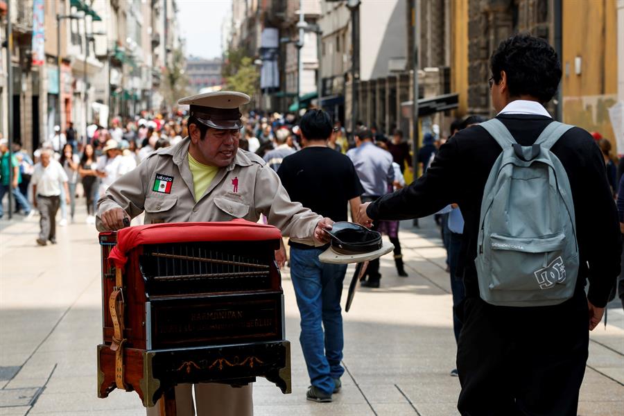 Organilleros chilenos resisten ante la pandemia