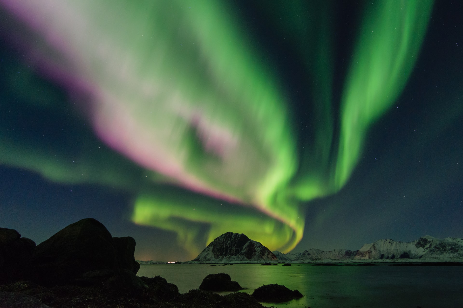 ¿Las luces polares también aparecen en el extremo Sur?