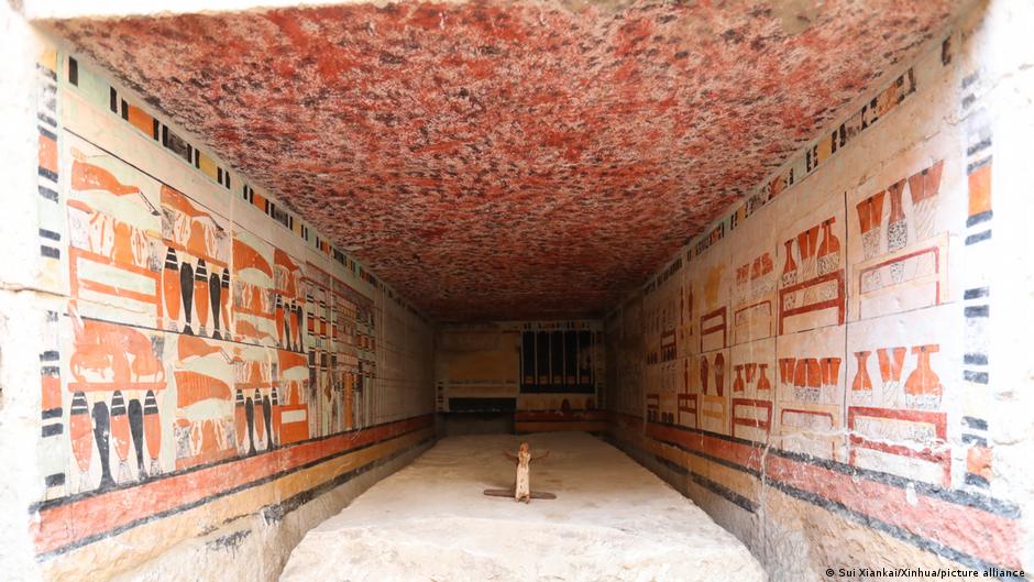 Desentierran cinco tumbas egipcias faraónicas en la necrópolis de Saqqara