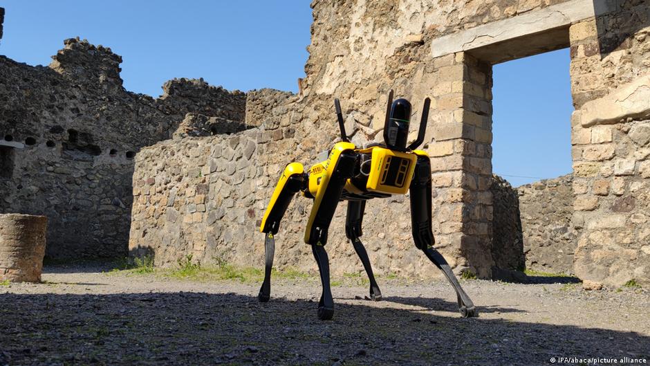 Perro robótico patrulla las antiguas calles de Pompeya en intento por preservar sus ruinas