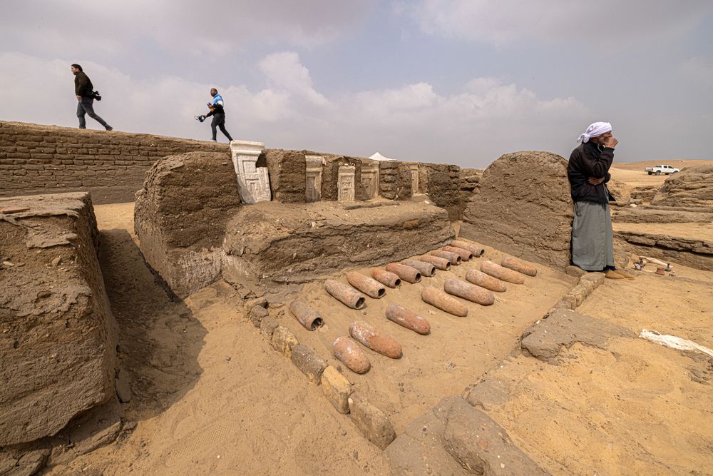 Egipto descubre cinco tumbas faraónicas en Saqqara