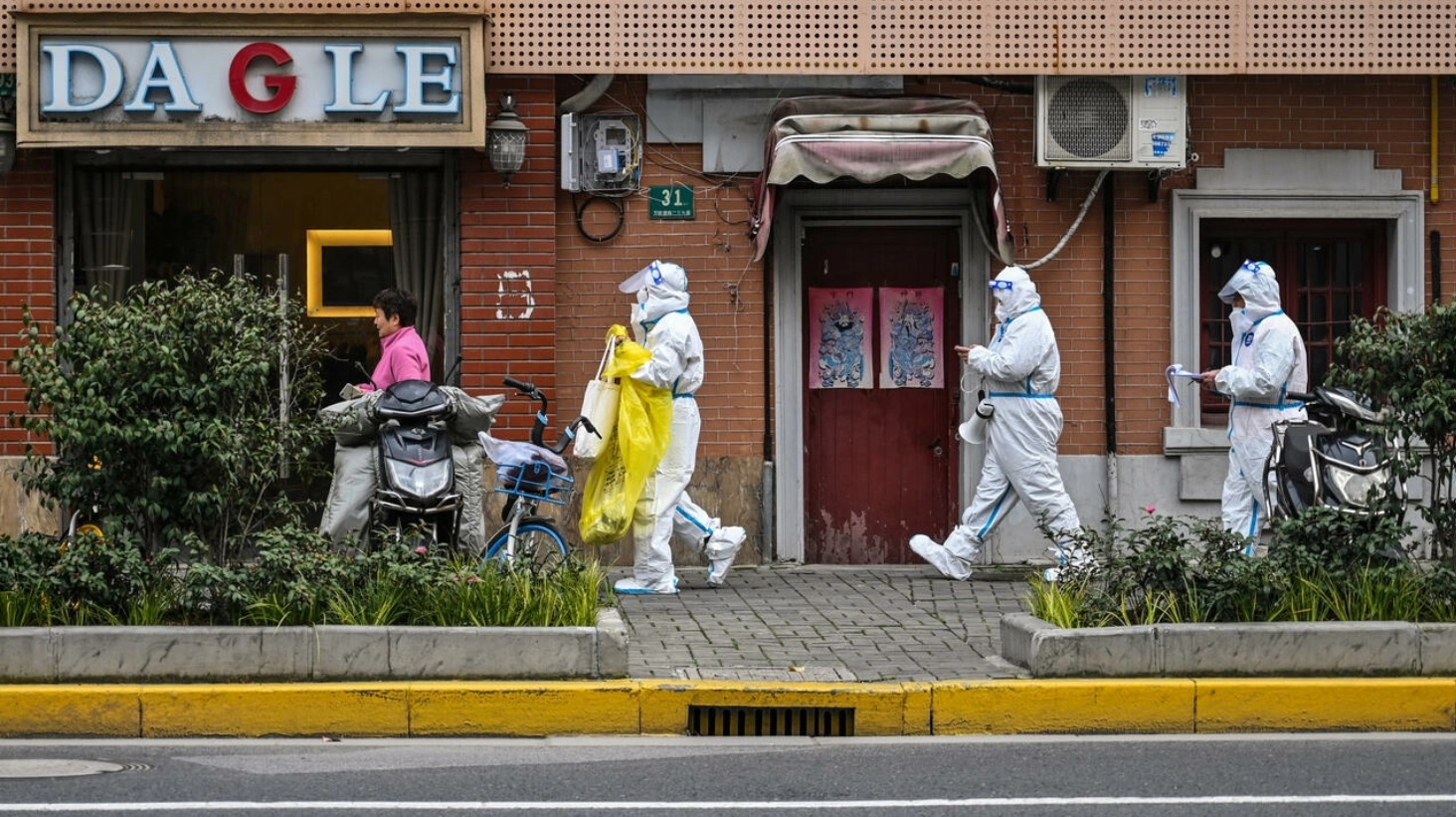 Confinada la mitad de la ciudad china de Shanghái por brote de covid-19