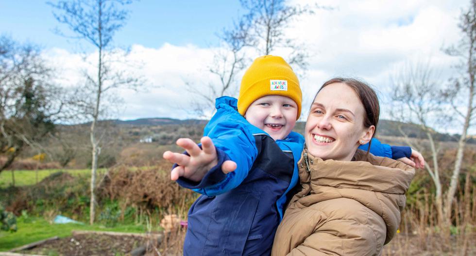 Tras huir de Ucrania, un niño de 5 años espera curar su leucemia en Irlanda