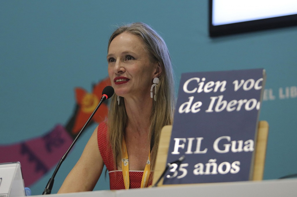 Por el Día Mundial del Libro, UDG obsequiará la versión electrónica de Cien voces de Iberoamérica, a 35 años de la FIL