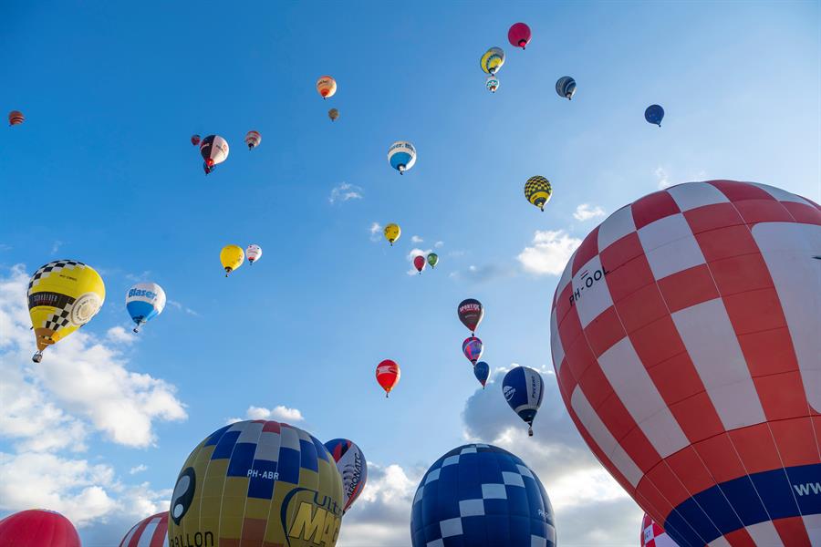 Chile celebra el primer festival de globos aerostáticos