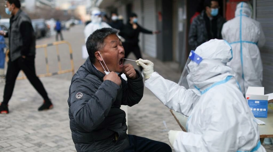 Sistema de salud de China enfrenta los desafíos del brote de ómicron