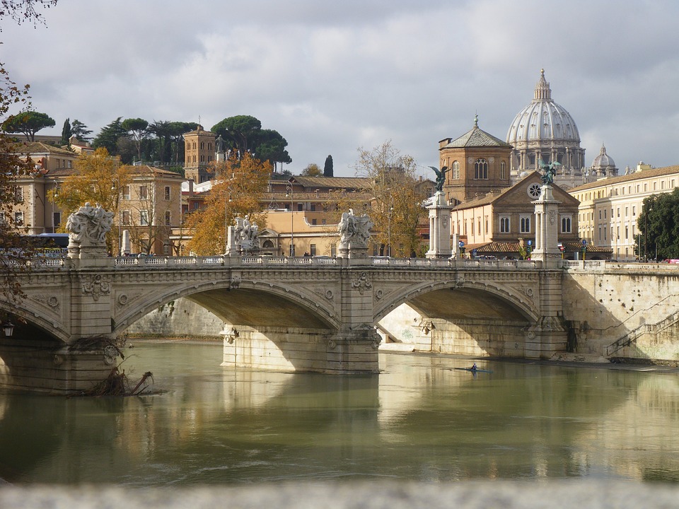 Científicos del Vaticano reescriben los primeros instantes del Big Bang