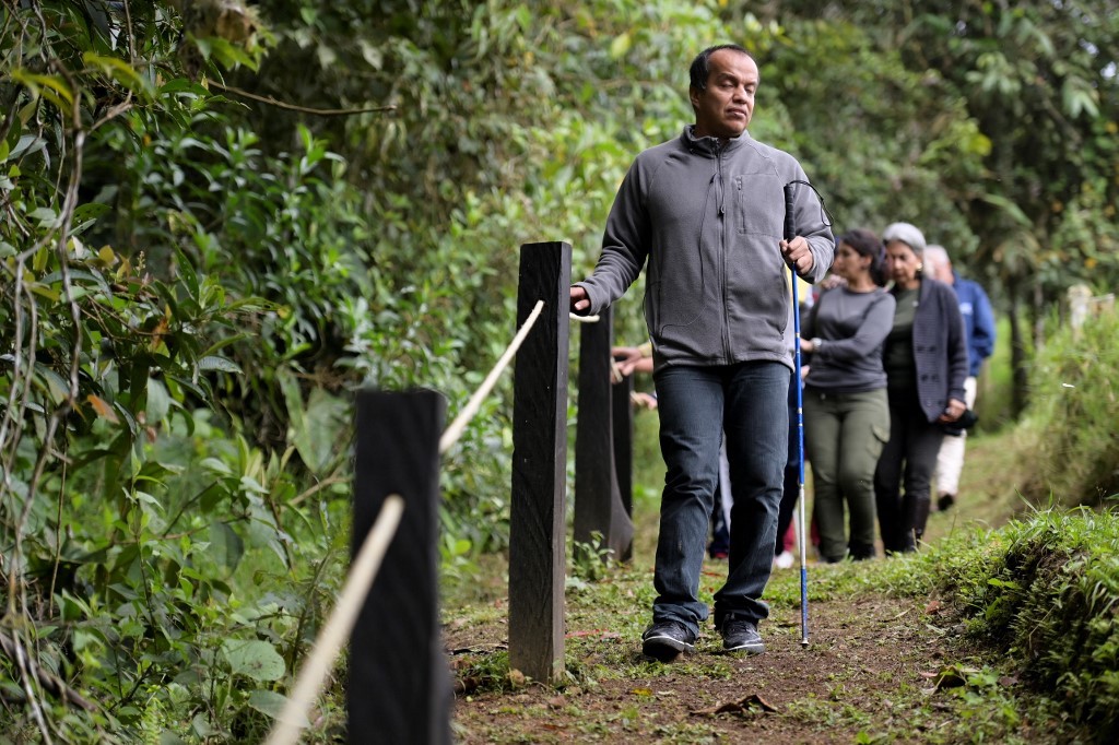 El avistamiento de aves para personas ciegas amplía la inclusión en Colombia