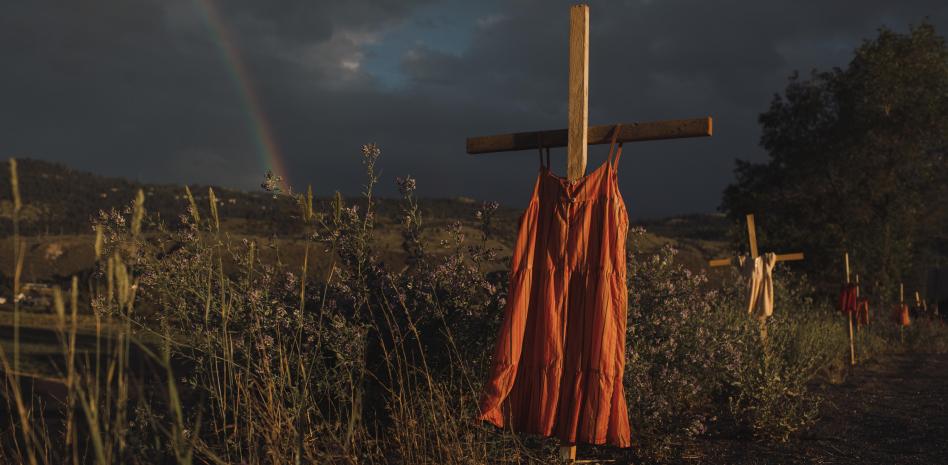 Tumbas de niños indígenas en Canadá, la foto ganadora del World Press Photo