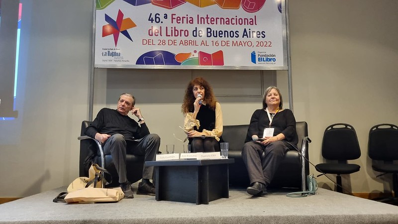 Diamela Eltit participó en la charla “La literatura como resistencia”, en la Feria Internacional del Libro de Buenos Aires