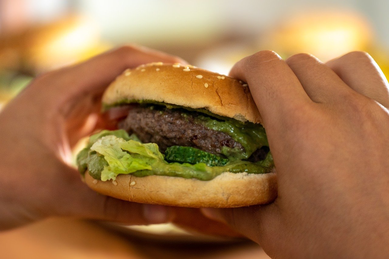 ¿Hamburguesas a base de hongos? Un «gran comienzo» para salvar los bosques