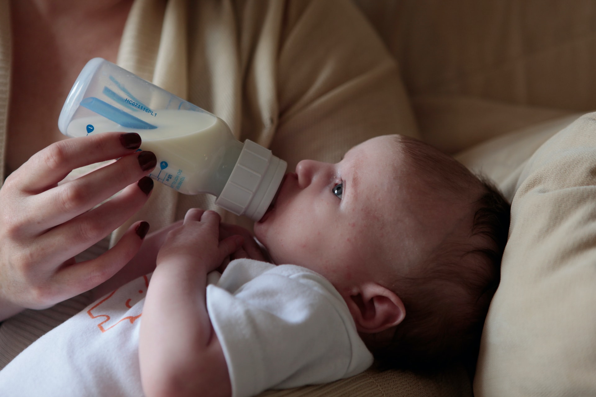 La leche en polvo para bebés escasea en Estados Unidos