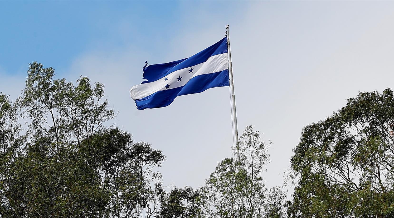 El color azul en la bandera de Honduras a través de su historia