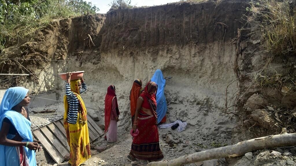 Las mujeres participan en programa de riego para combatir la sequía en India