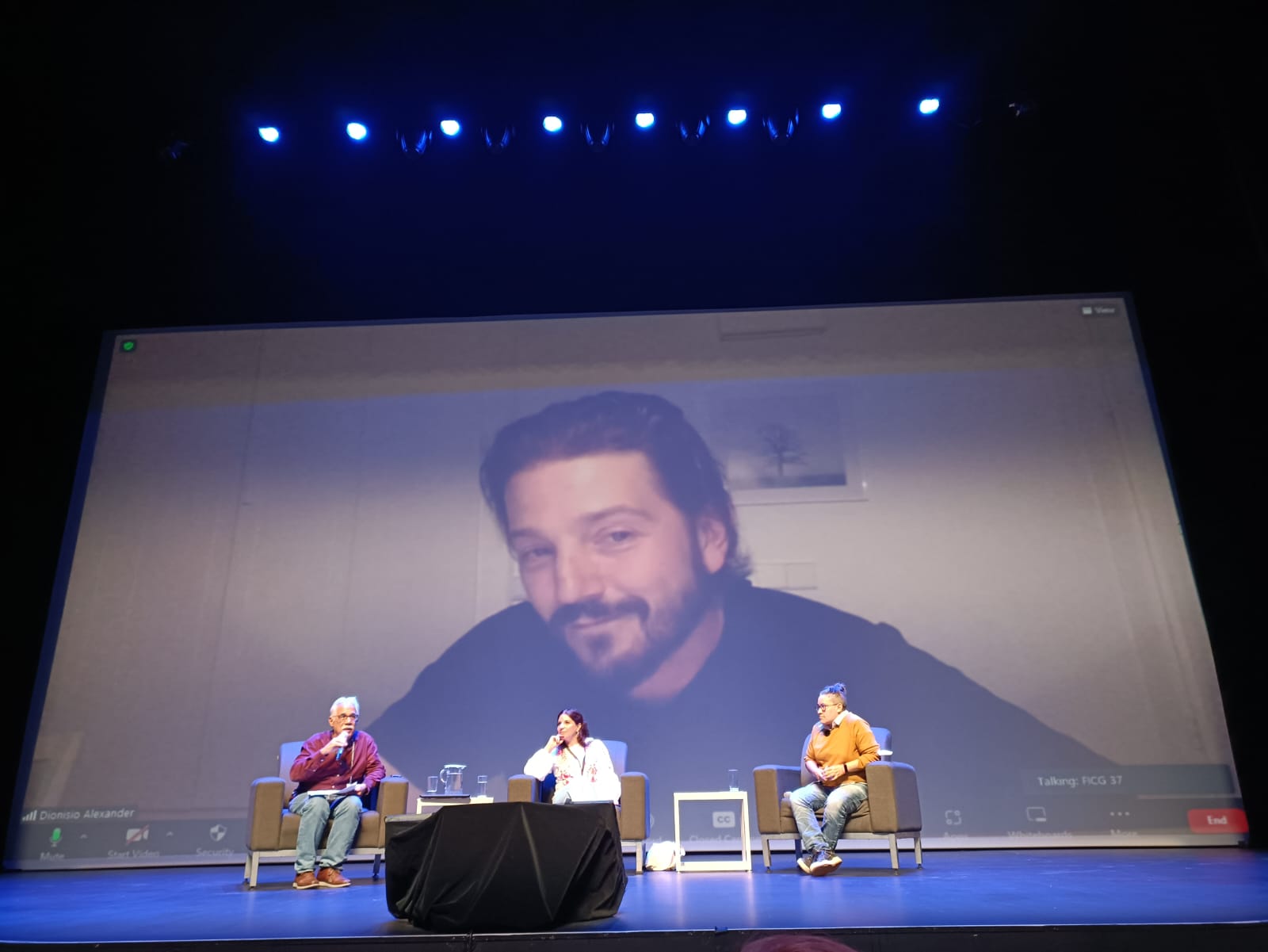 «Ver a través de la realidad de otros para conectar»: Diego Luna en el FICG 37